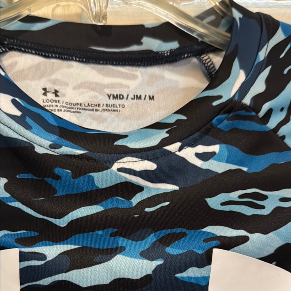 Under Armour Black and Blue Patterned Tee. Like New. - Picture 3 of 5
